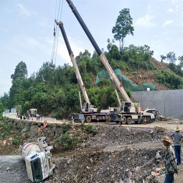 马村汽车掉沟里叫吊车救援要多少钱